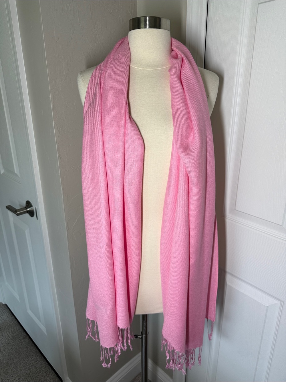 Pashmina Bubblegum pink and silk shawl scarf with fringe